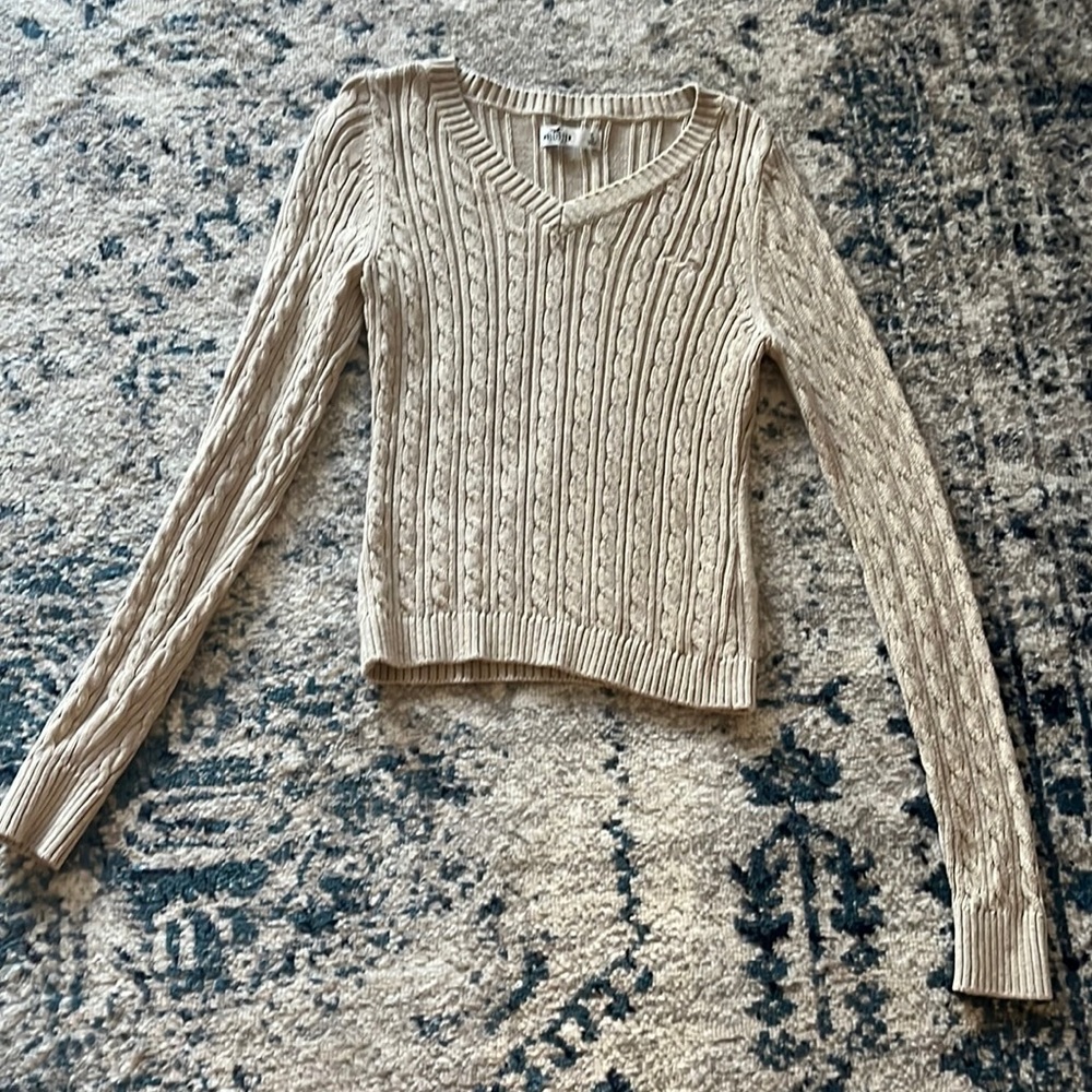 Like New Hollister V-Neck Sweater; Beige Cable Knit; Size S